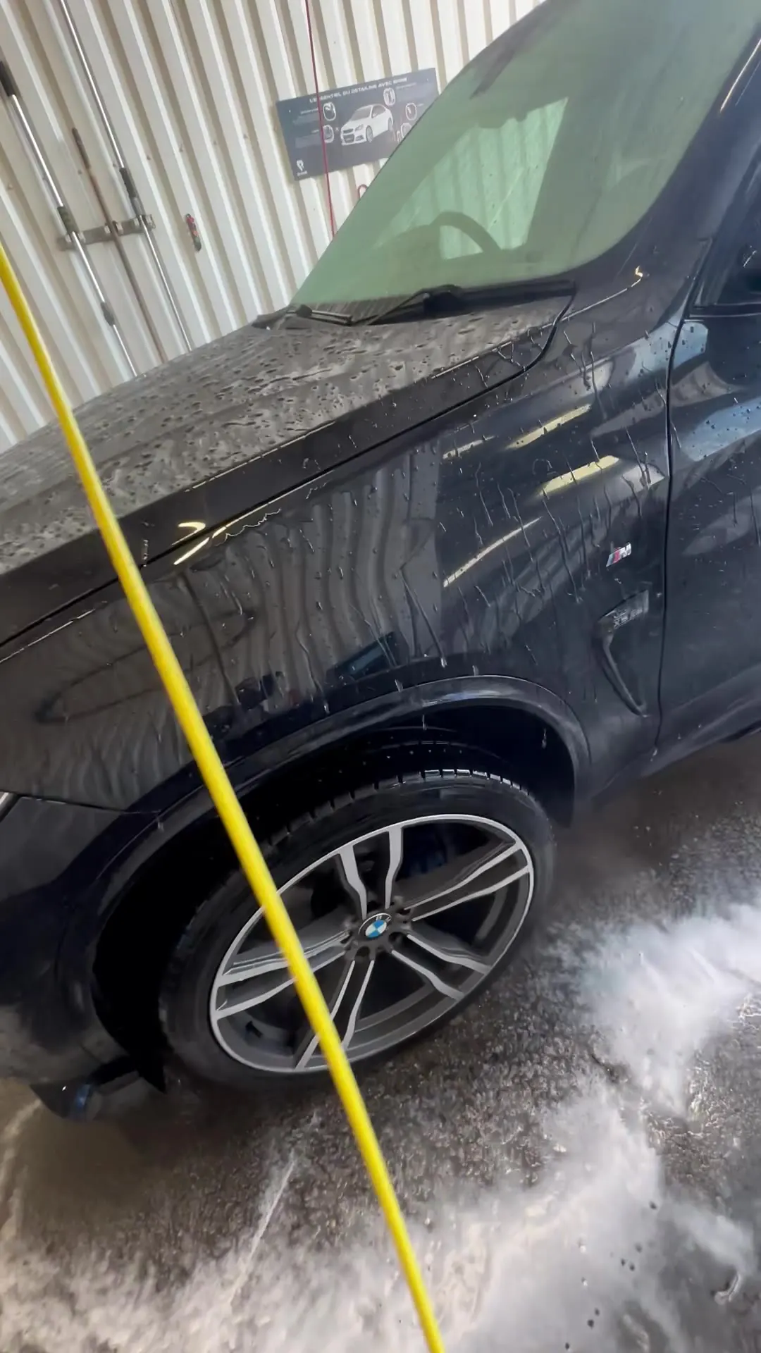 BMW X5, jantes, lavage à la main